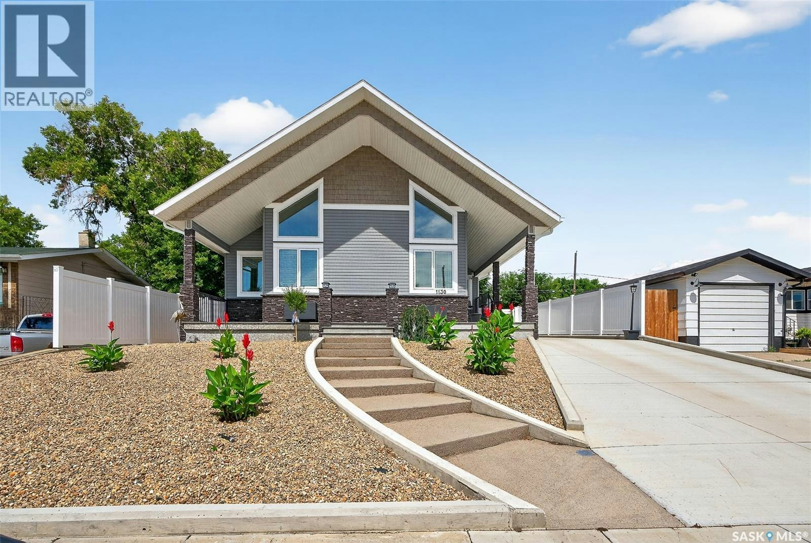 1130 Stadacona Street W, Moose Jaw, SK, S6H 2B3