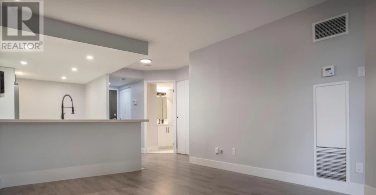 325-60 Homewood Avenue, Toronto, ON, M4Y 2X4 - 9