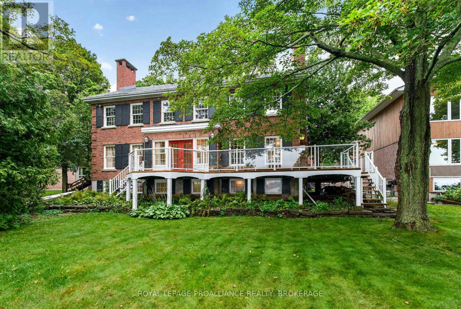 110 Lakeshore Boulevard, Kingston, ON, K7M 0A5