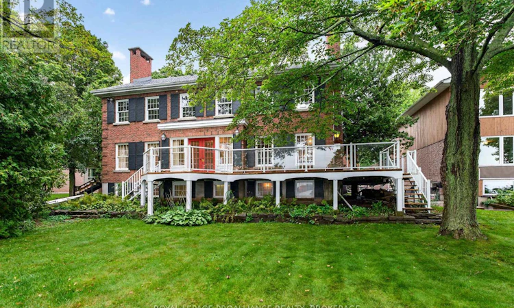 110 Lakeshore Boulevard