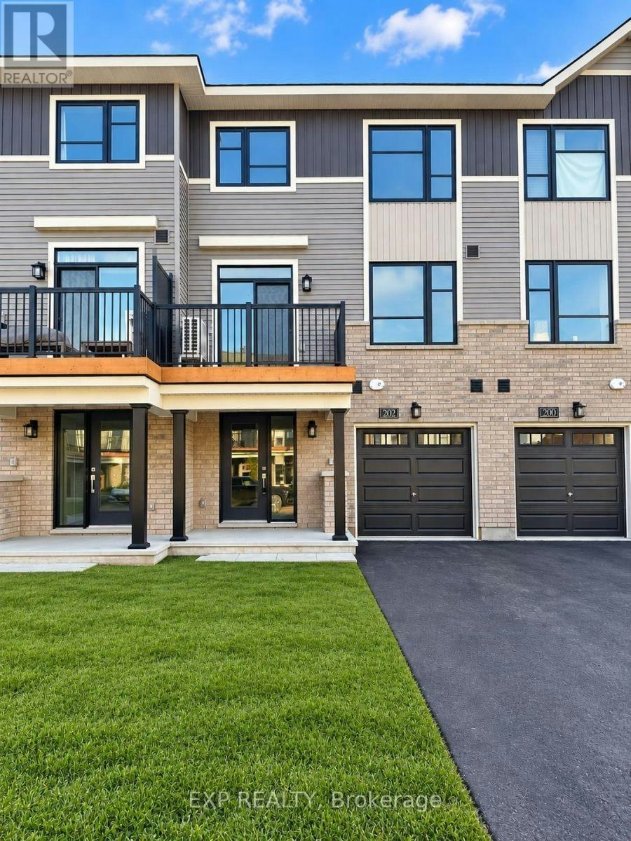 202 Visionary Lane N, Ottawa, ON, K2W 0M2 - 2