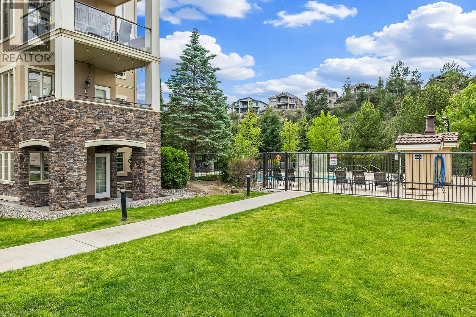 2221-1873 Country Club Drive, Kelowna, BC, V1V 2W6