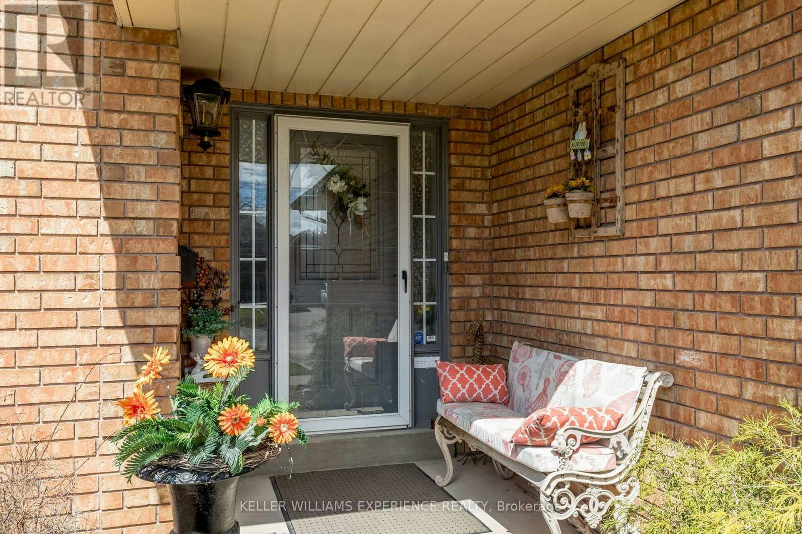 38 Bishop Drive, Barrie, ON, L4N 6Y4 - 2