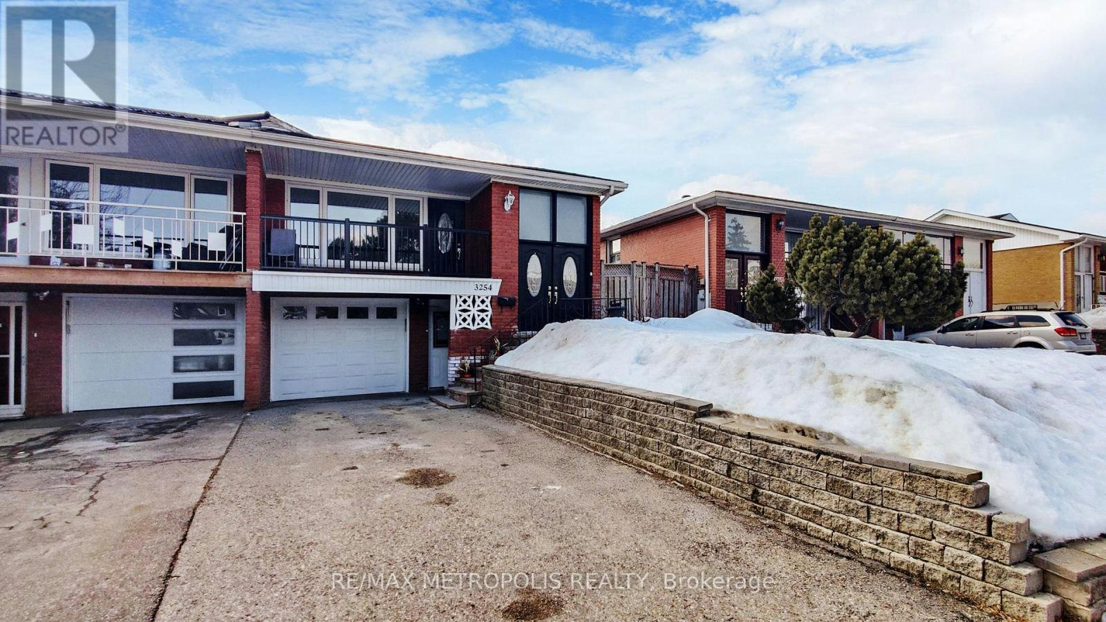 UPPER-3254 Fieldgate Drive, Mississauga, ON, L4X 2H7 - 2