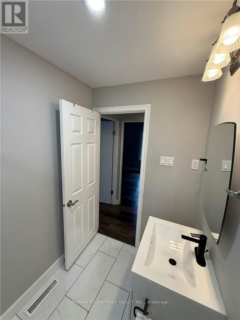 UPPER LEVEL-63 Sanatorium Road, Hamilton, ON, L9C 1Y4 - 25
