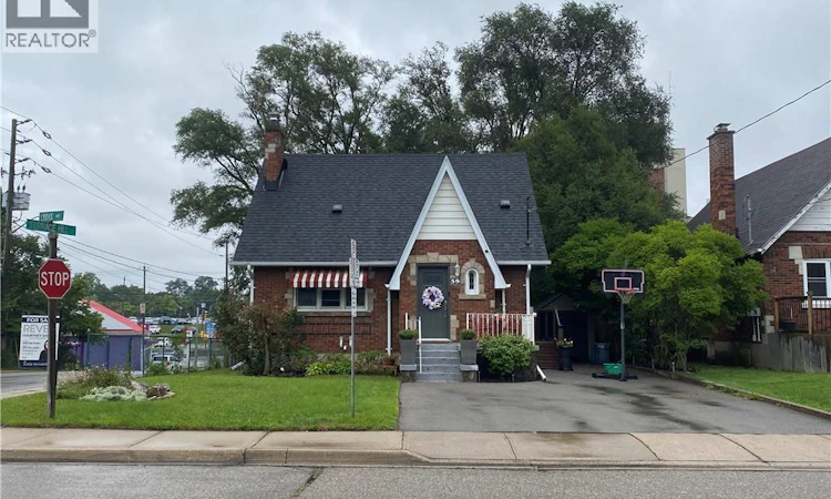 59 Lyons Avenue