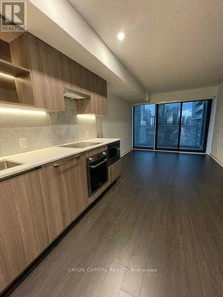 1908-19 Bathurst Street, Toronto, ON, M5V 2P1 - 5