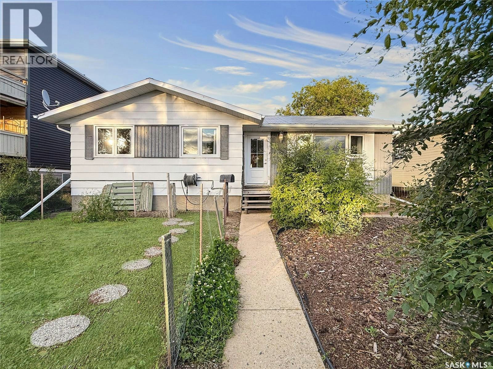 33 7th Avenue NE, Swift Current, SK, S9H 2N2