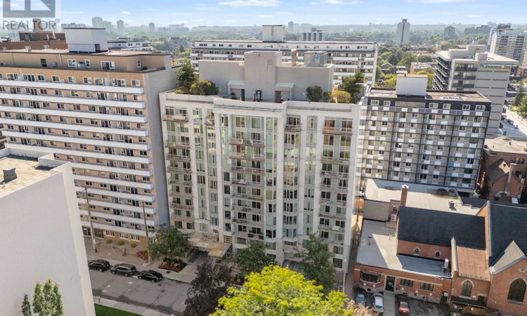 803-138 Somerset Street W