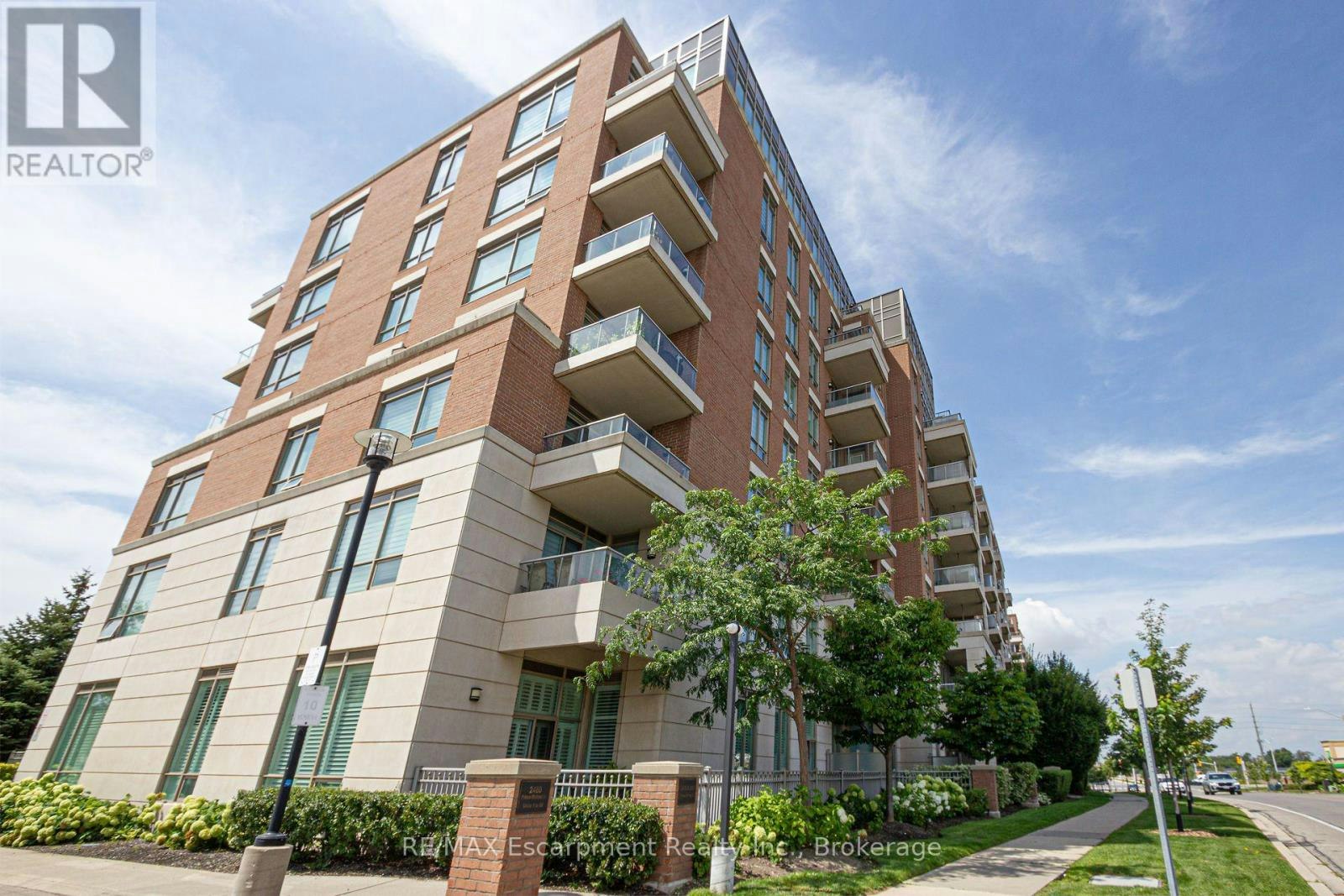 210-2470 Prince Michael Drive, Oakville, ON, L6H 0G9