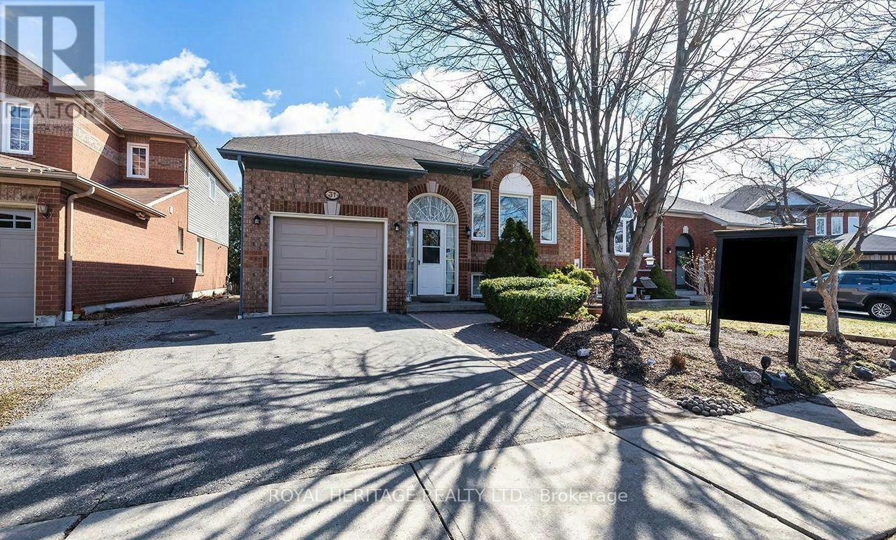 31 Thames Drive N, Whitby, ON, L1R 2M2