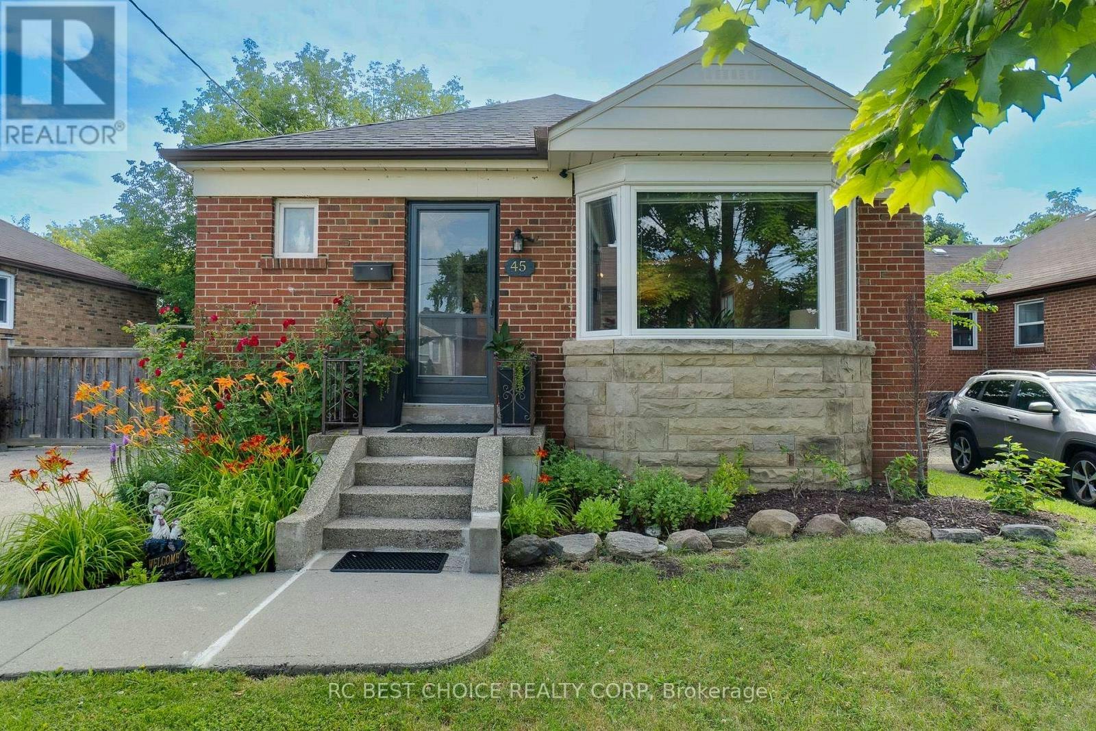 MAIN-45 Mayall Avenue, Toronto, ON, M3L 1E7