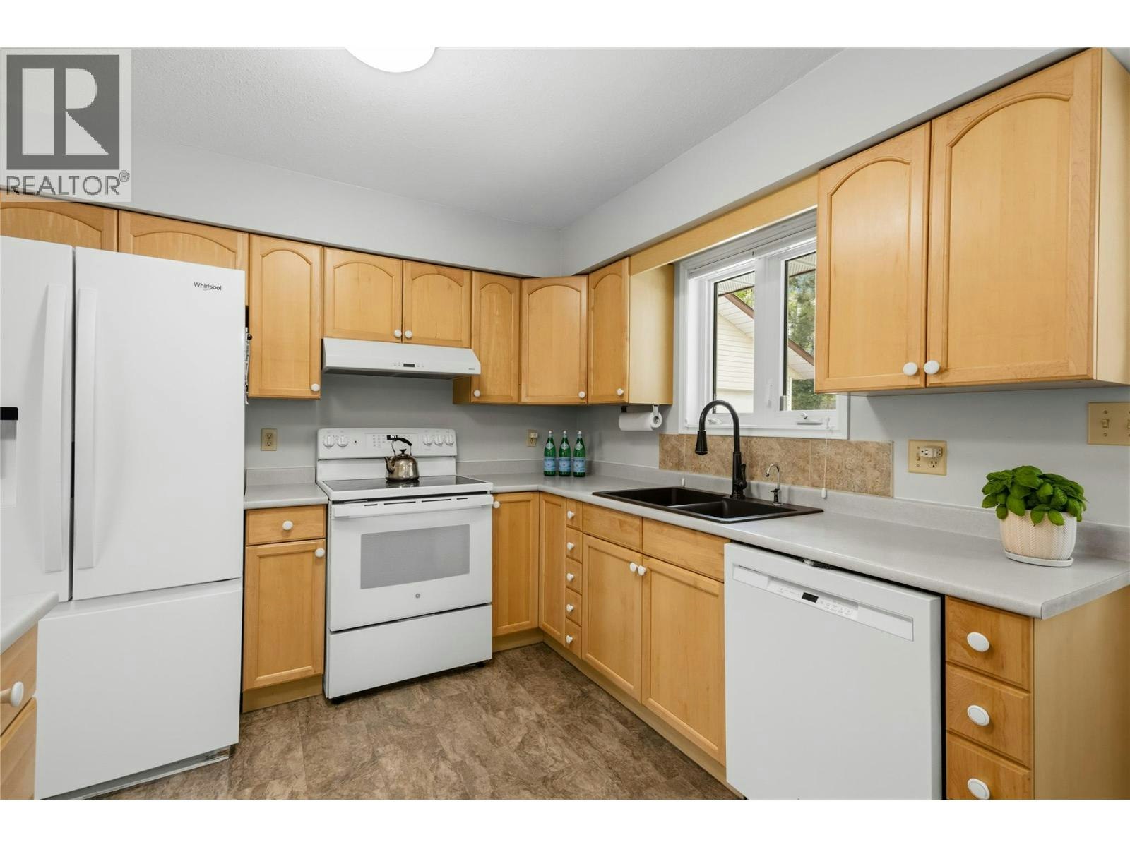 9181 Alder Street, Summerland, BC, V0H 1Z2 - 8