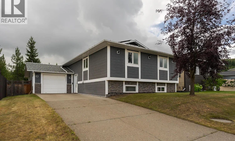 2905 Christopher Crescent