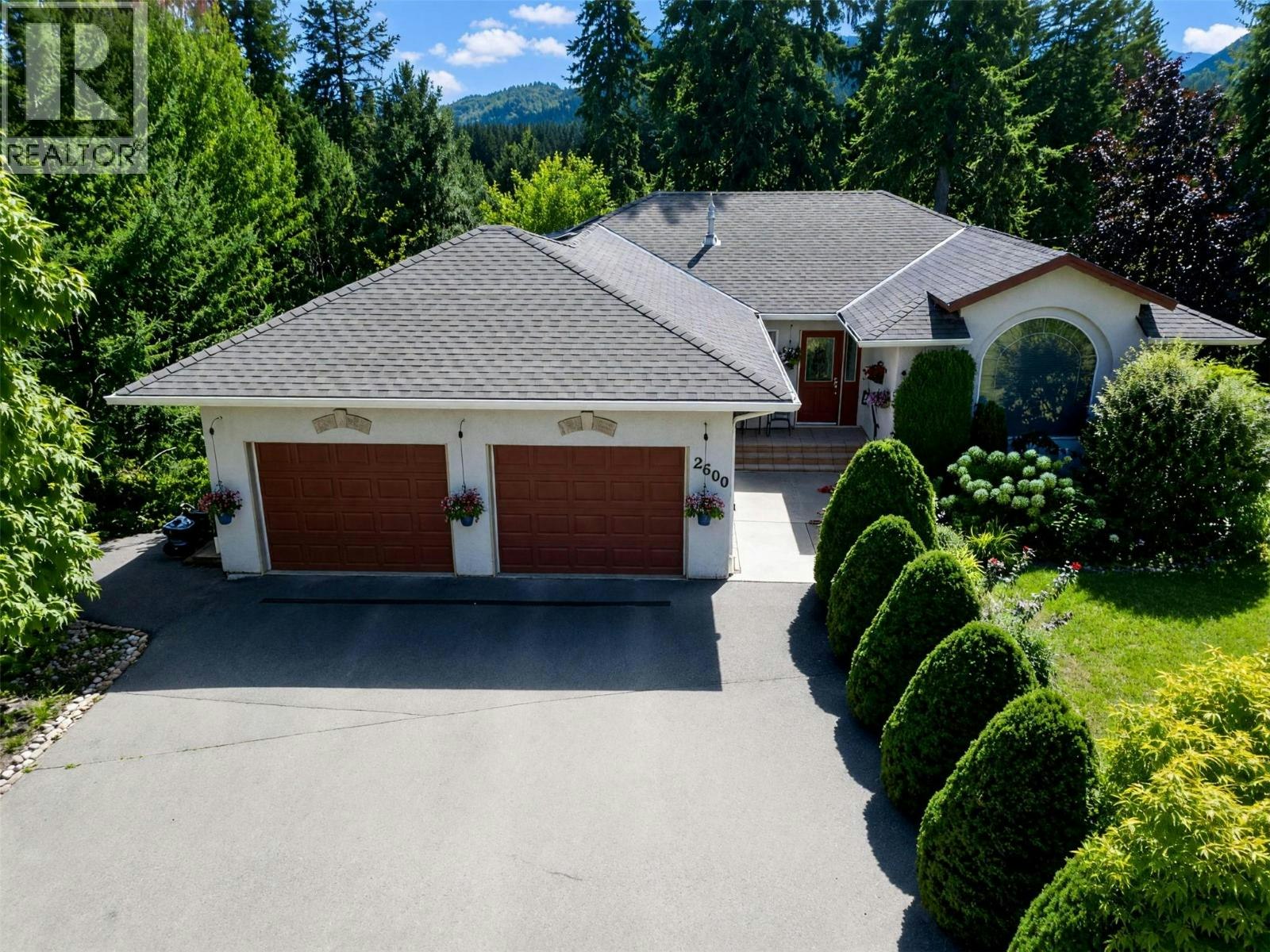 2600 Fairway Place, Blind Bay, BC, V0E 1H2