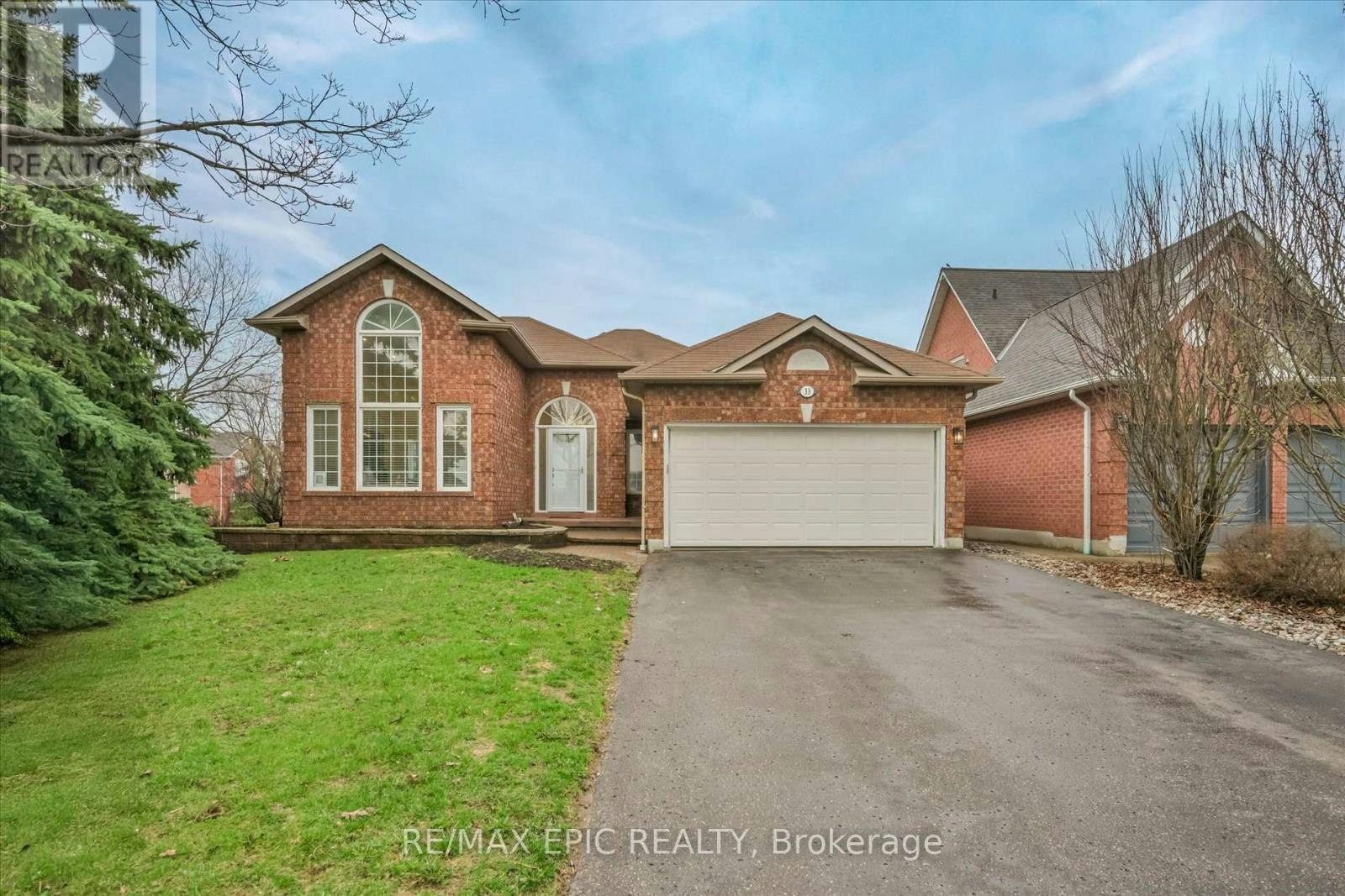 33 Emmett Place, Whitby, ON, L1R 2B4