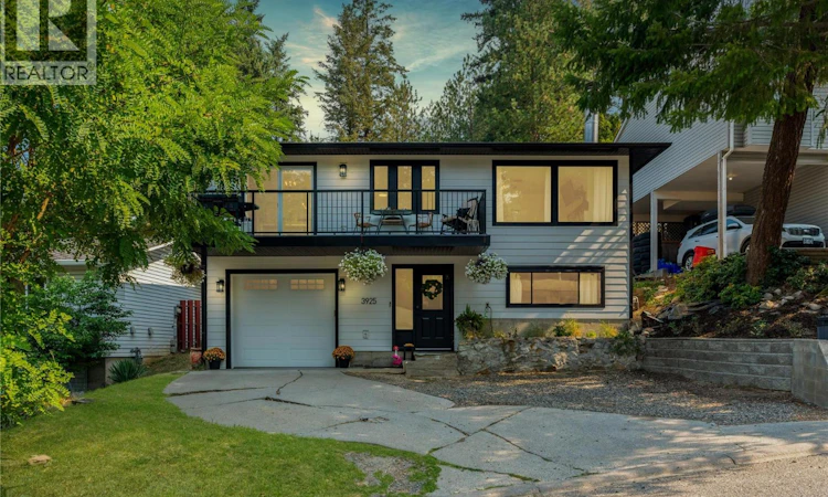 3925 Highland Park Crescent