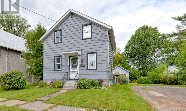 648 Moffat Street