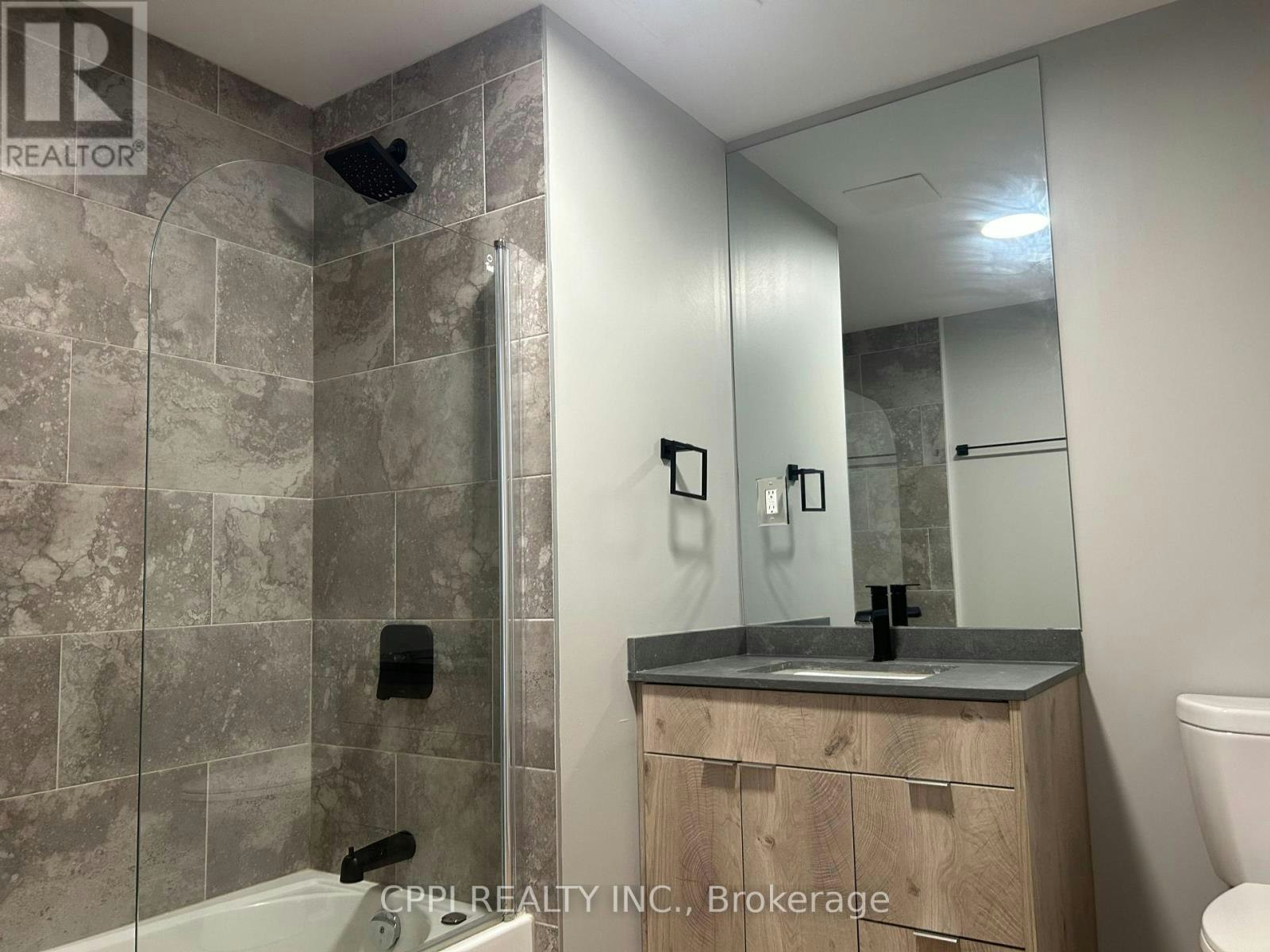 301-70 King Street E, Oshawa, ON, L1H 0A2 - 4