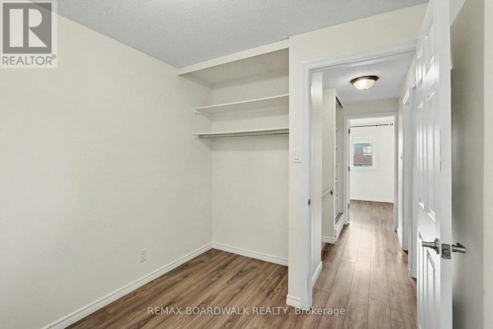 912 B Elmsmere Road, Ottawa, ON, K1J 7T6 - 10