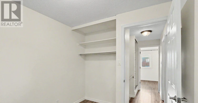 912 B Elmsmere Road, Ottawa, ON, K1J 7T6 - 10