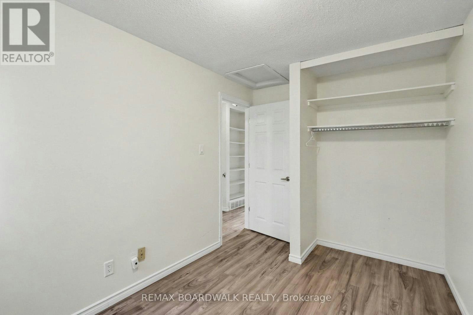 912 B Elmsmere Road, Ottawa, ON, K1J 7T6 - 12