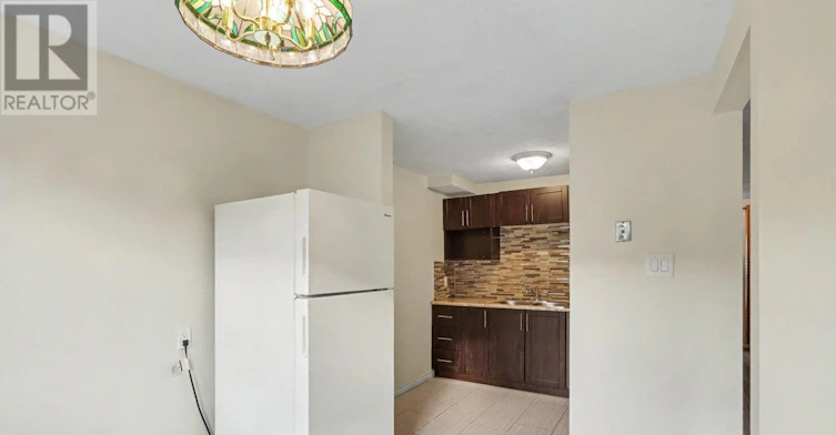 912 B Elmsmere Road, Ottawa, ON, K1J 7T6 - 3