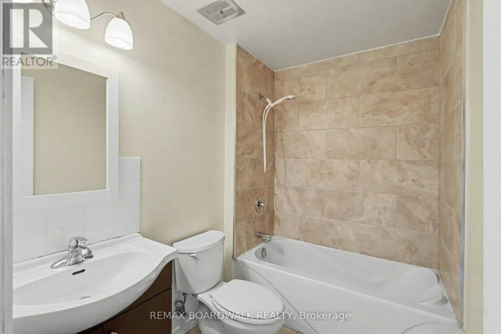 912 B Elmsmere Road, Ottawa, ON, K1J 7T6 - 13