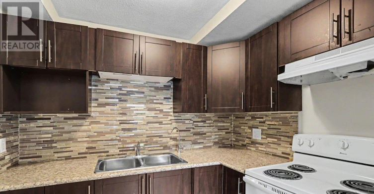912 B Elmsmere Road, Ottawa, ON, K1J 7T6 - 4