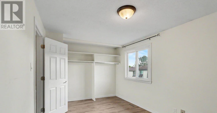 912 B Elmsmere Road, Ottawa, ON, K1J 7T6 - 7
