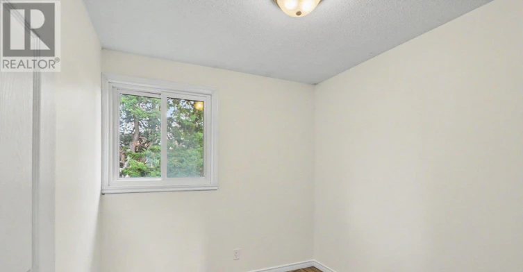 912 B Elmsmere Road, Ottawa, ON, K1J 7T6 - 9