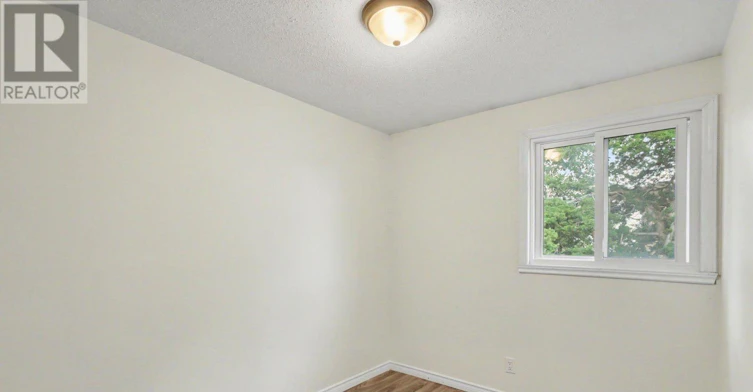 912 B Elmsmere Road, Ottawa, ON, K1J 7T6 - 11