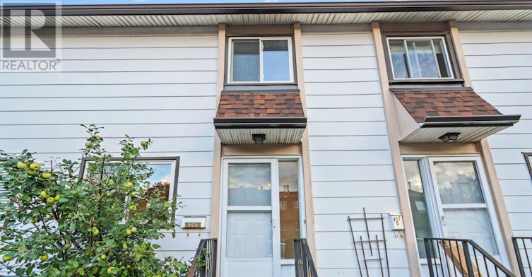 912 B Elmsmere Road, Ottawa, ON, K1J 7T6