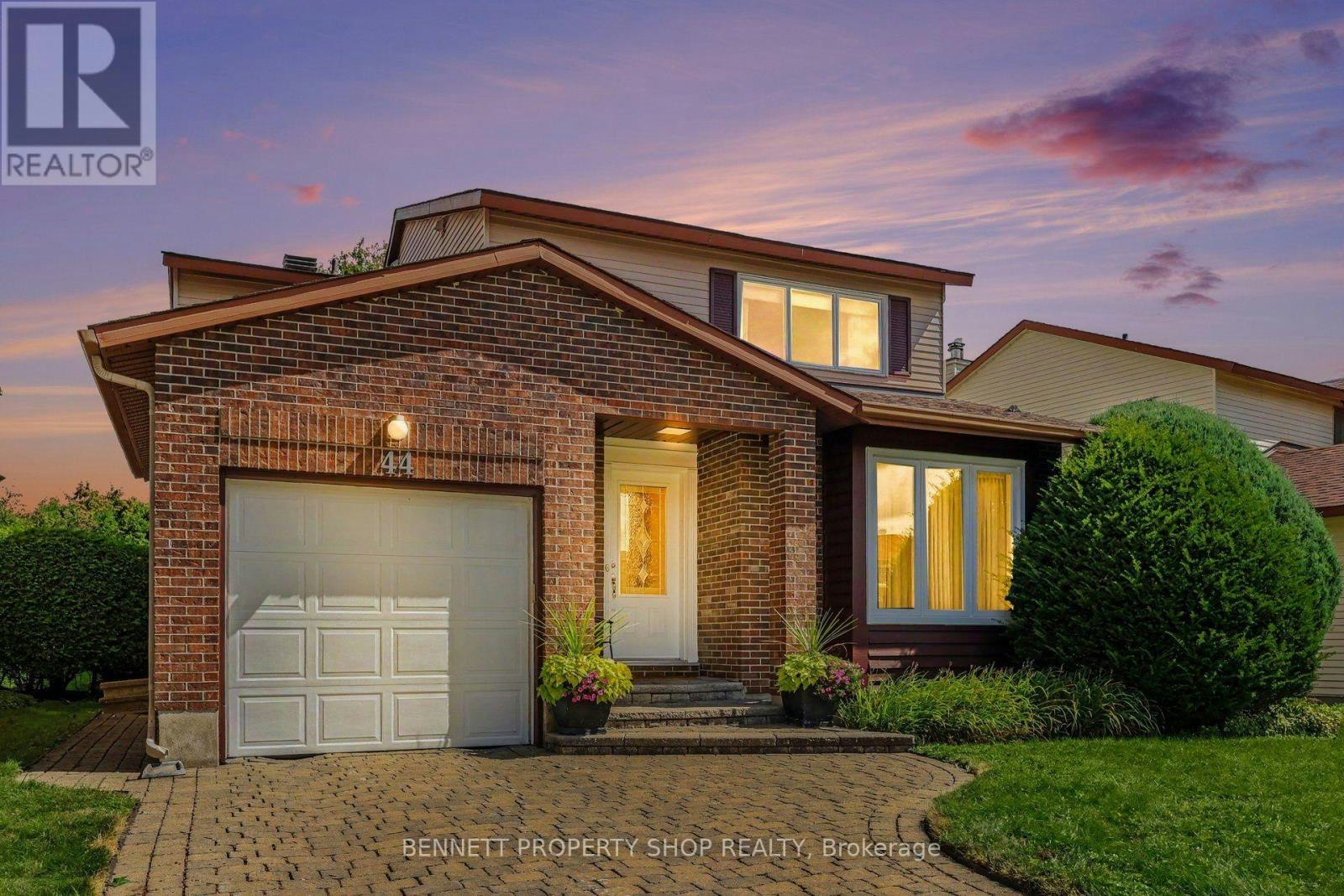 44 Farm Gate Crescent, Ottawa, ON, K2E 7N7
