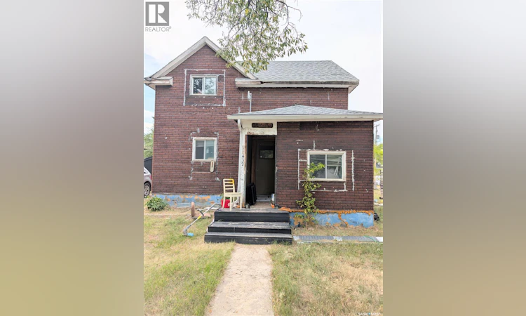 439 4th Street W