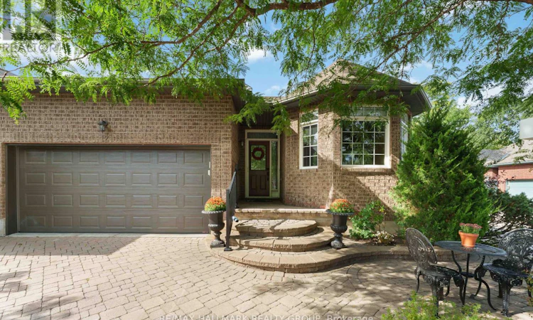 121 Bartlett Private