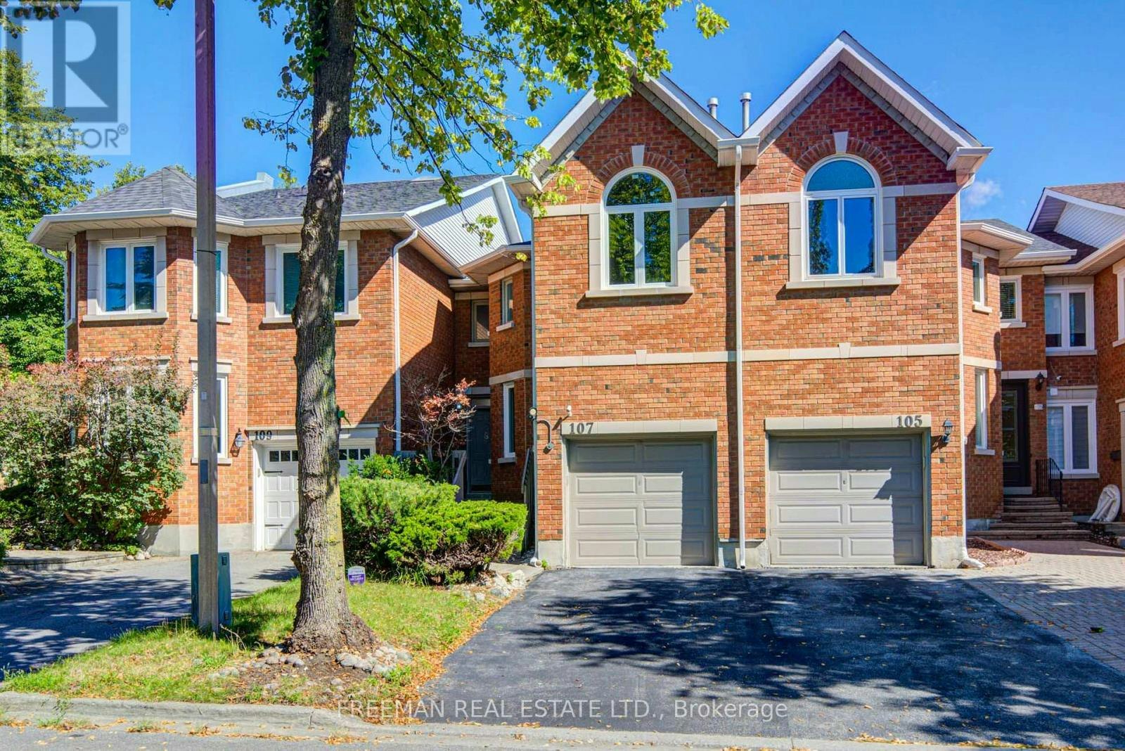 107 Brownstone Circle, Vaughan, ON, L4J 7R1