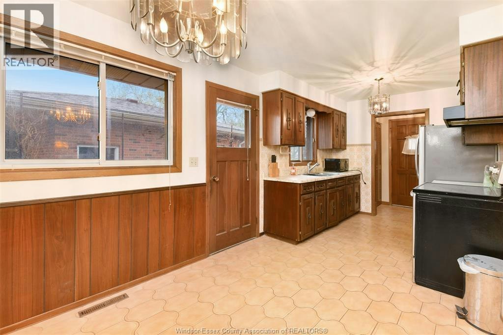 A-10770 Eastcourt, Windsor, ON, N8R 1E8 - 12