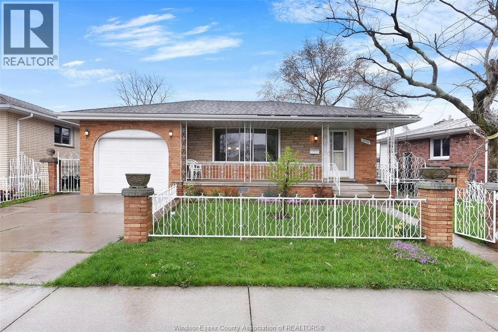 A-10770 Eastcourt, Windsor, ON, N8R 1E8 - 2