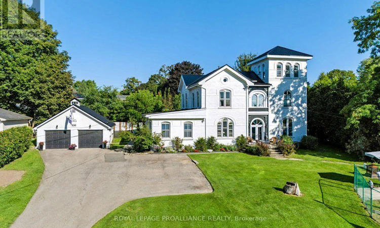 530 Dibble Street W