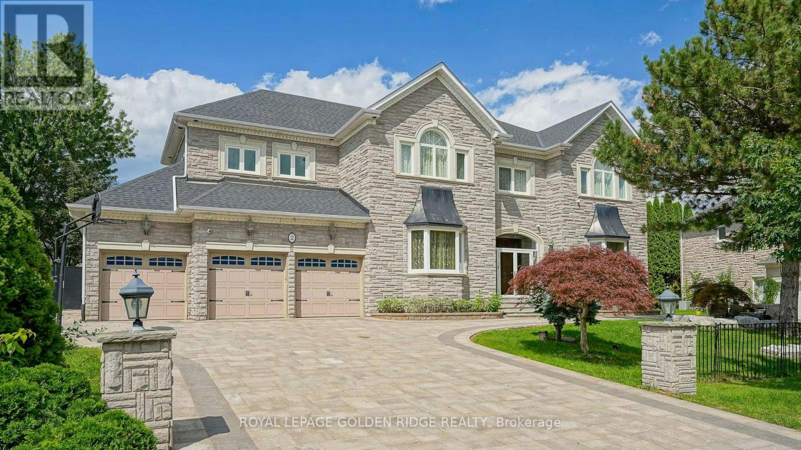 2 Cortleigh Court, Richmond Hill, ON, L4B 3G9