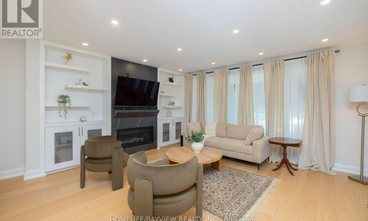 164 Steeles Avenue E