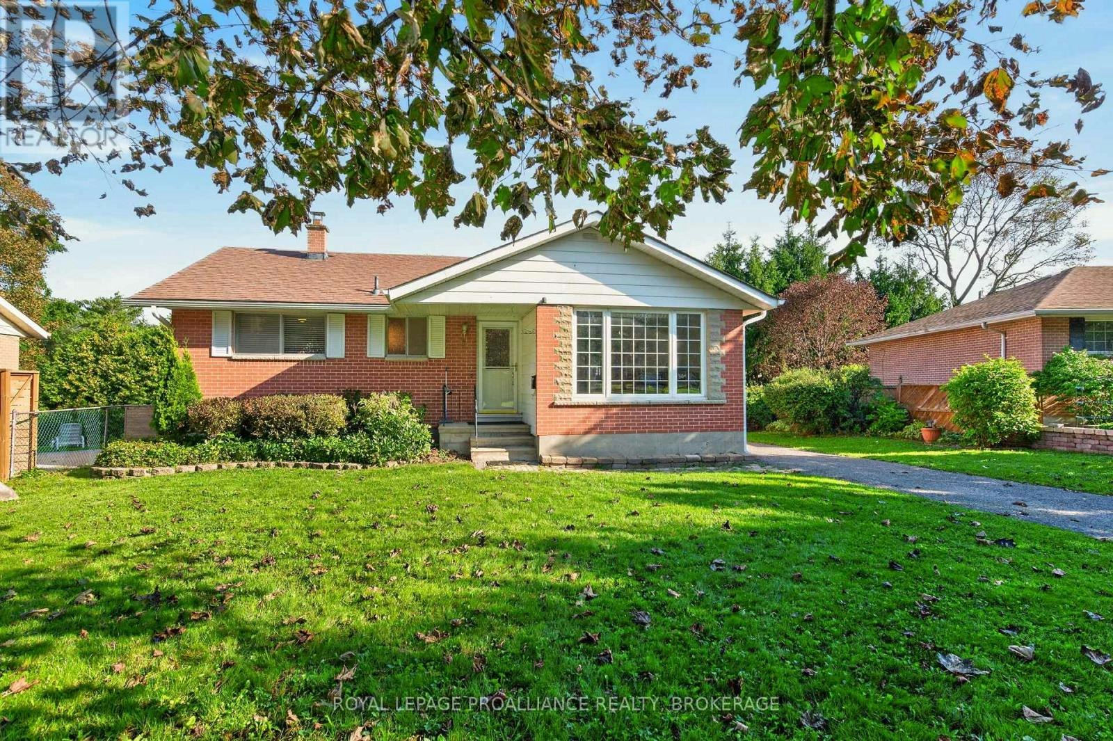 15 Hampstead, Kingston, ON, K7M 3J1