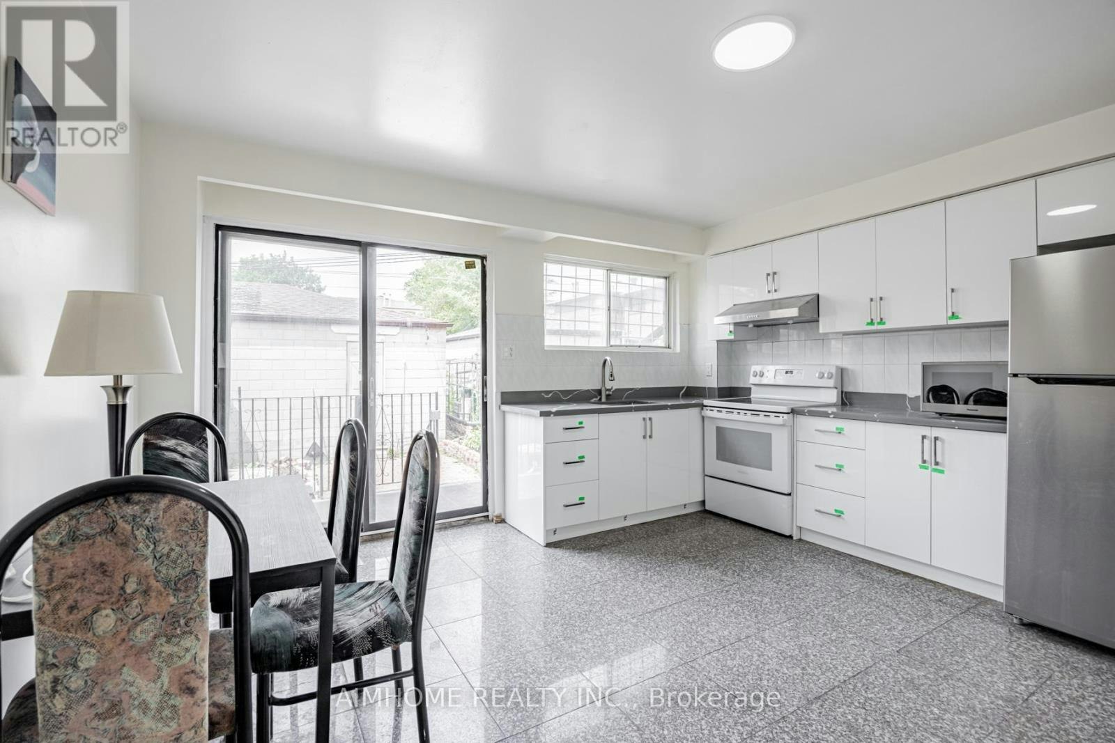 2B-144 Wolseley Street, Toronto, ON, M6J 3R4