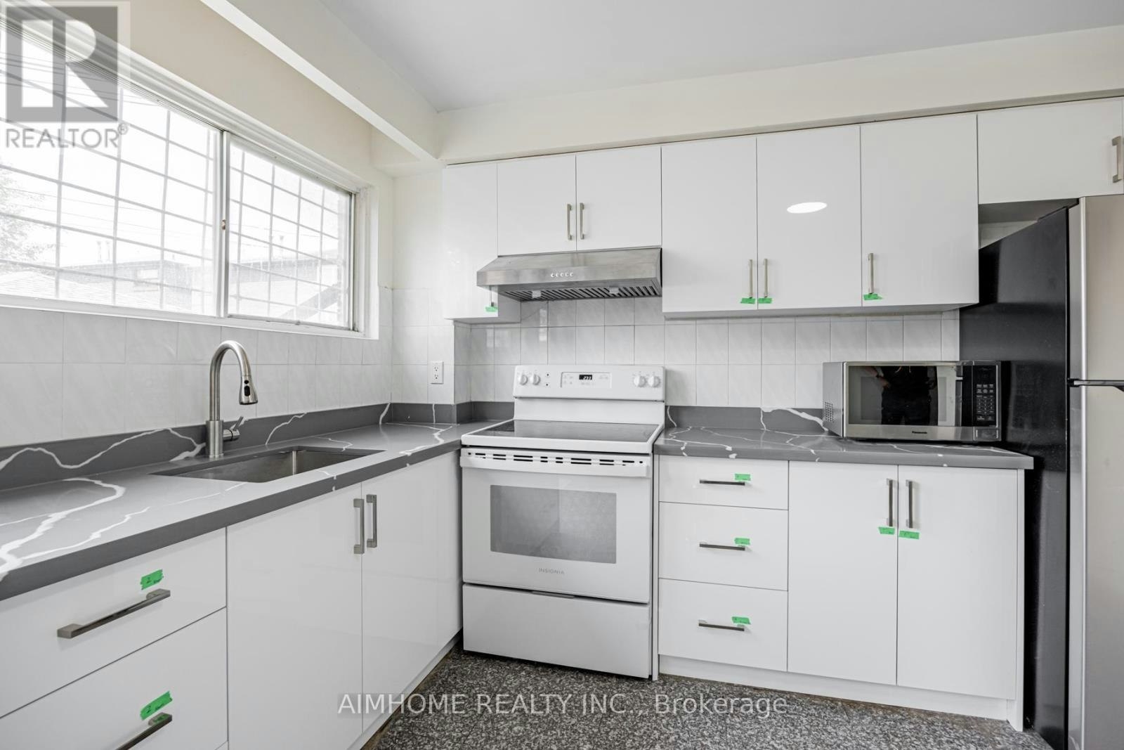2B-144 Wolseley Street, Toronto, ON, M6J 3R4 - 2