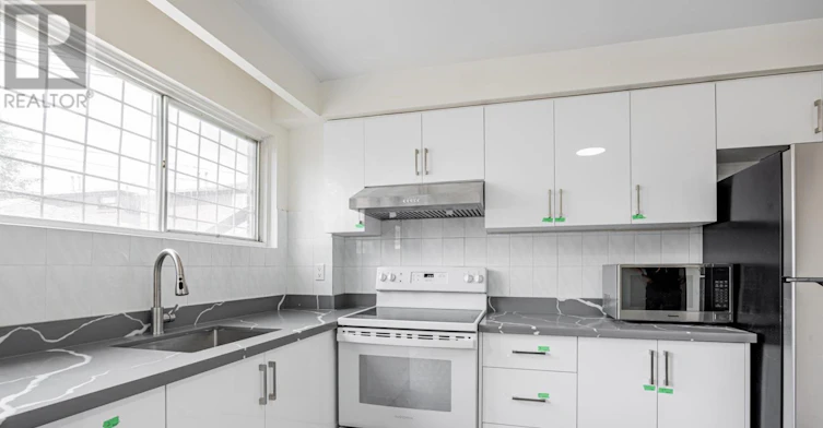 2B-144 Wolseley Street, Toronto, ON, M6J 3R4 - 2