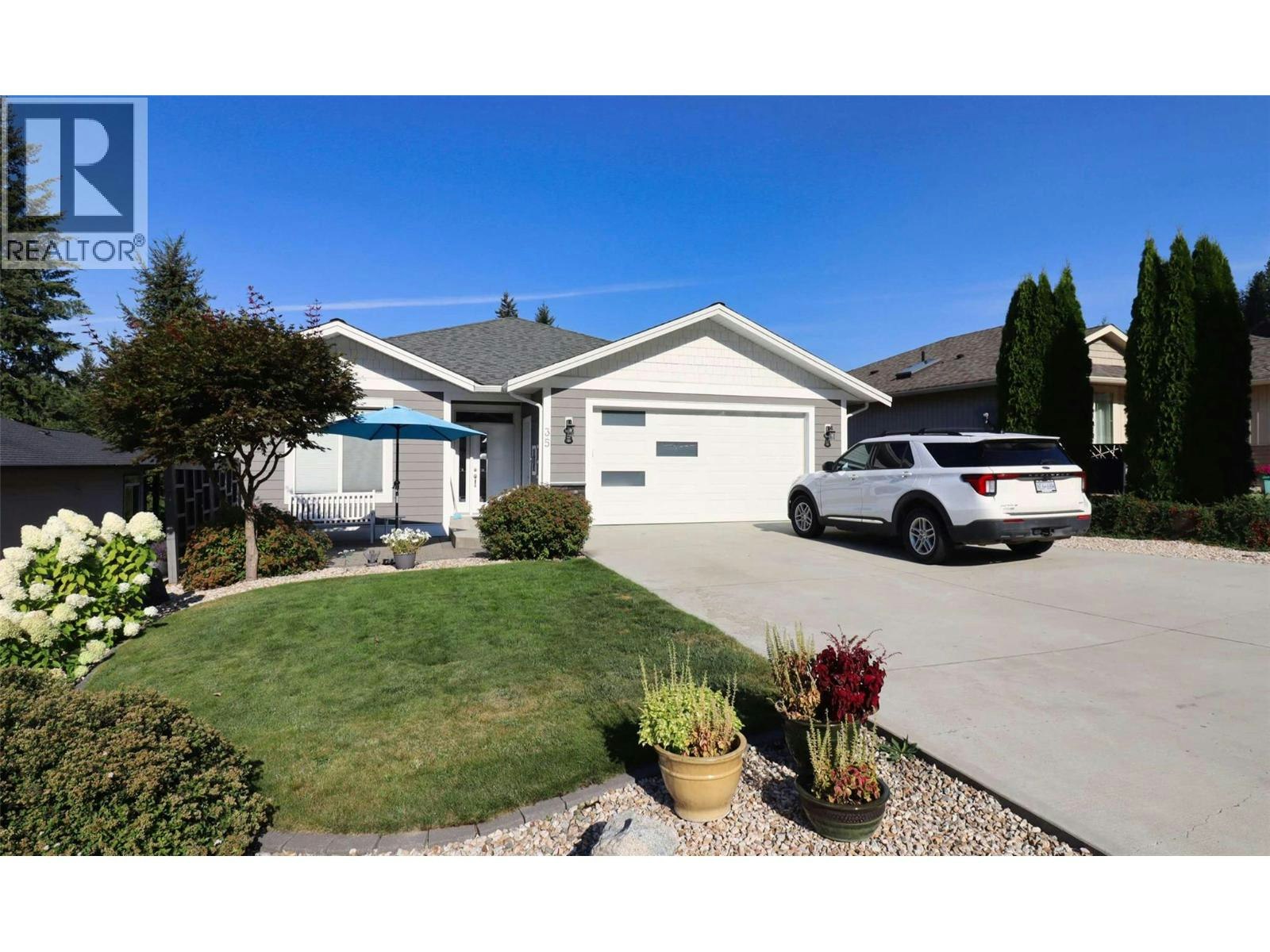 35-2592 Alpen Paradies Road, Blind Bay, BC, V0E 1H1