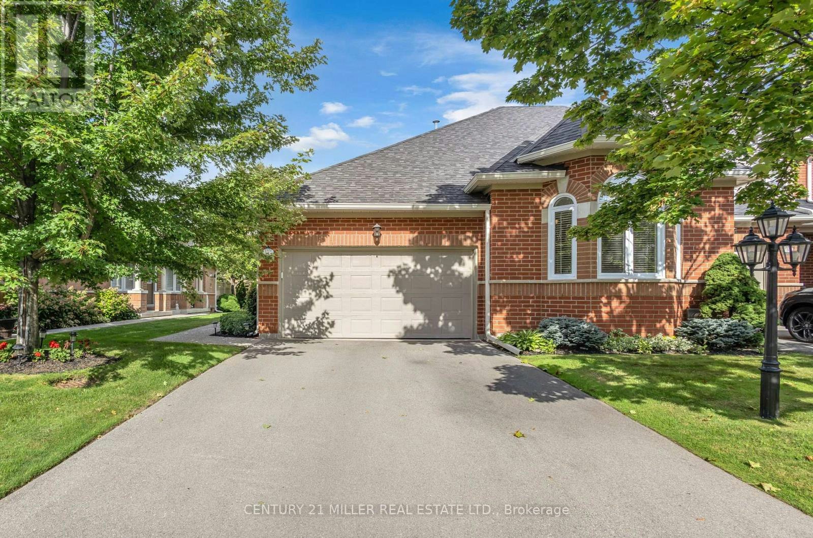 4-2175 Country Club Drive, Burlington, ON, L7M 4H9