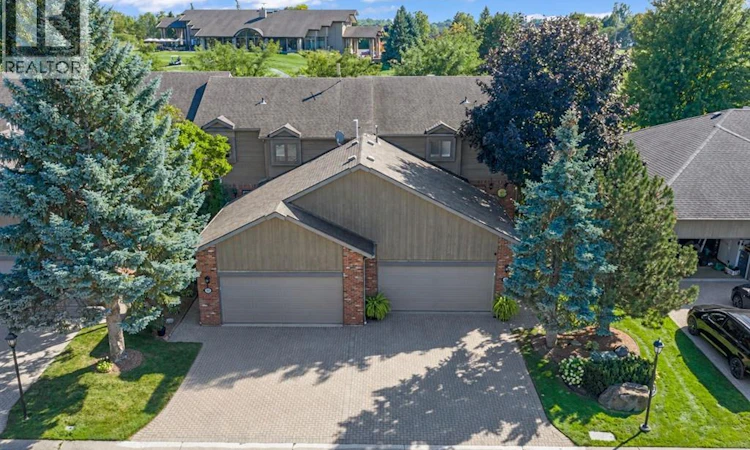 62 Fairway Crescent