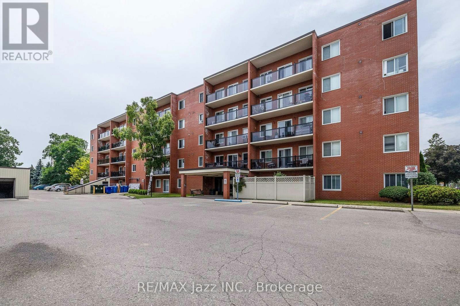 304-131 Taunton Road E, Oshawa, ON, L1G 3T8